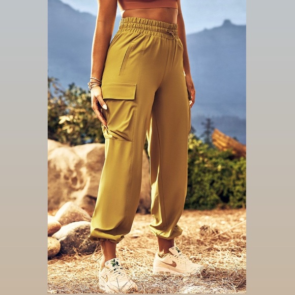 Fabletics Cargo Pant Size XL - New with Tags - Picture 4 of 6